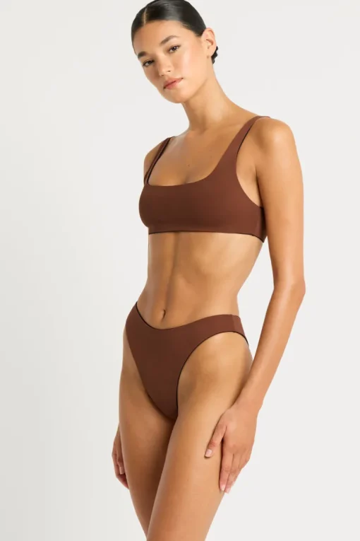 Crista Brief