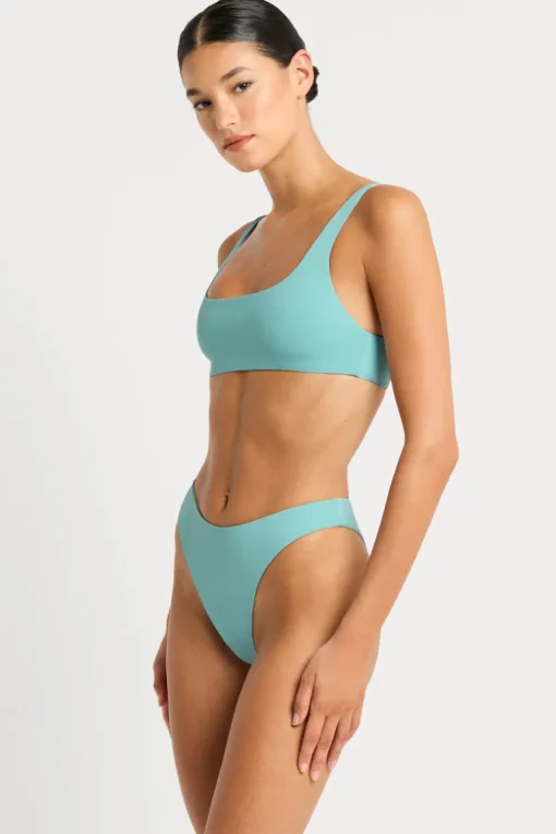 Crista Brief