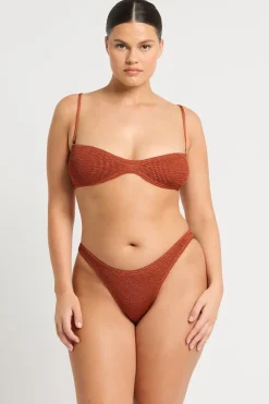 Layla Crop