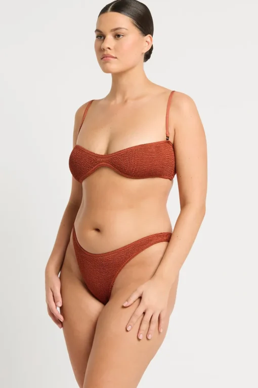 Layla Crop