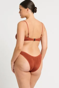 Layla Crop