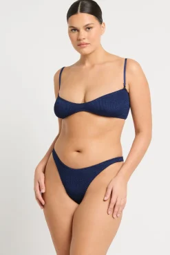 Layla Crop