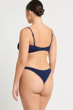 Layla Crop