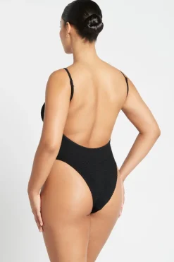 Low Palace One Piece